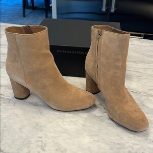 Banana Republic Women's Tan Suede Ankle Boots